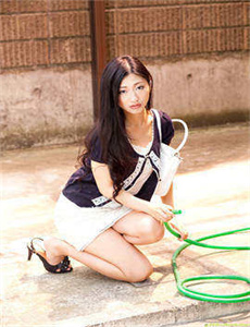 14岁女生迈开腿打扑克牌正常吗-李慧美